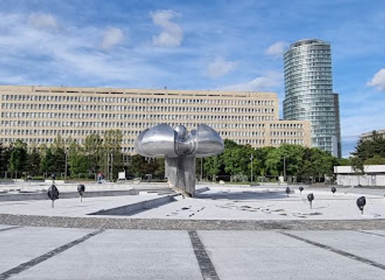 slovakia/bratislava/ruzinov/landmark/freedom-square