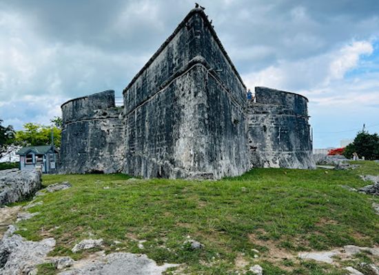 the-bahamas/harbour-island/landmark/fort-fincastle