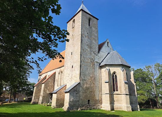 estonia/saare-county/landmark/valjala-church