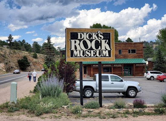 colorado/estes-park/landmark/red-rose-rock-shop