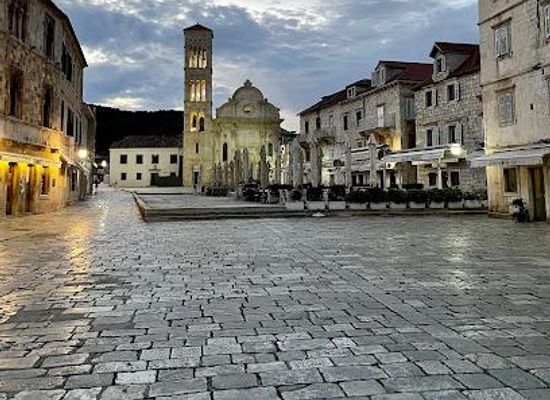croatia/makarska/landmark/trg-svetog-stjepana-pjaca