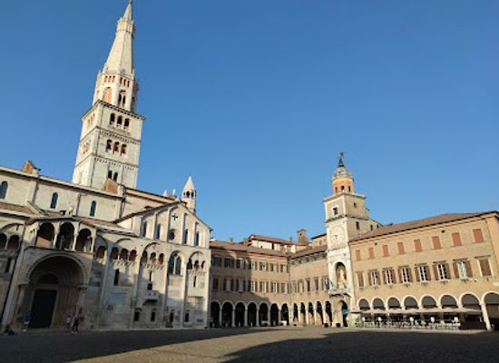 italy/modena/landmark/piazza-grande
