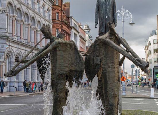 ireland/dublin/landmark/thomas-davis-statue-memorial-fountain