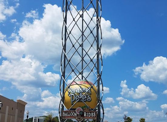 missouri/branson/landmark/parakeet-pete-s-steampunk-balloon