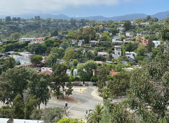 california/santa-monica/landmark/ocean-ave-stairs-of-santa-monica