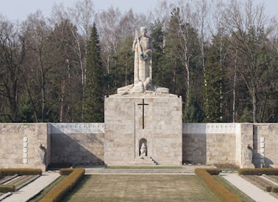 latvia/semigallia/landmark/mother-latvia