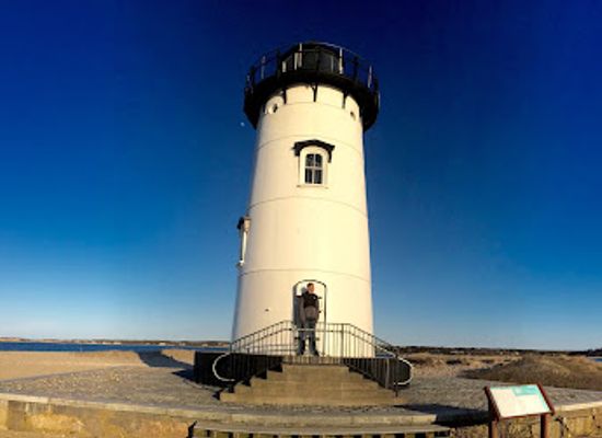 massachusetts/martha-s-vineyard/landmark/lighthouse-beach