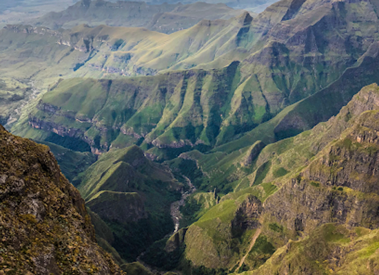 south-africa/drakensberg-mountains/landmark/amphitheatre