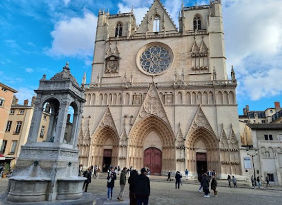france/lyon/vieux-lyon/landmark/fontaine-saint-jean