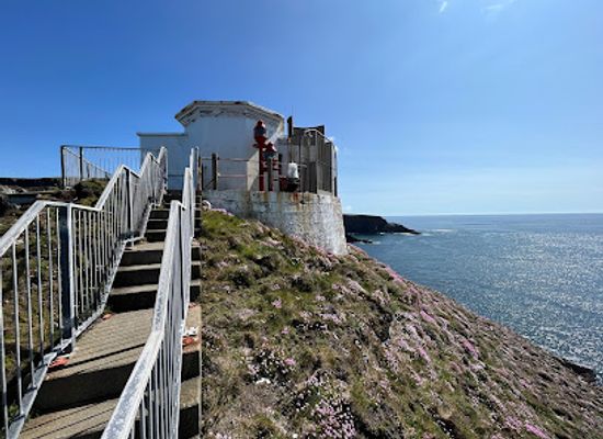 ireland/mizen-head/landmark/mizen-head-lighthouse
