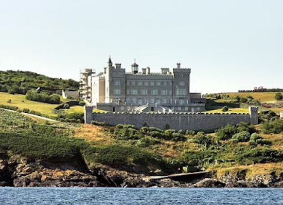 guernsey/brecqhou/landmark/residence-des-freres-barclay
