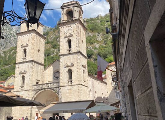 montenegro/kotor/landmark/old-fountain-karampana