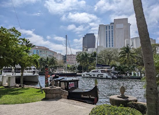 florida/fort-lauderdale/las-olas-boulevard/landmark/huizenga-plaza