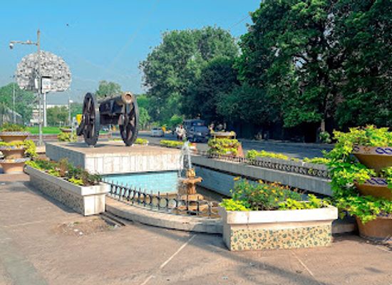 pakistan/central-punjab/landmark/zamzama-gun-kim-s-gun-or-bhangianwali-toap