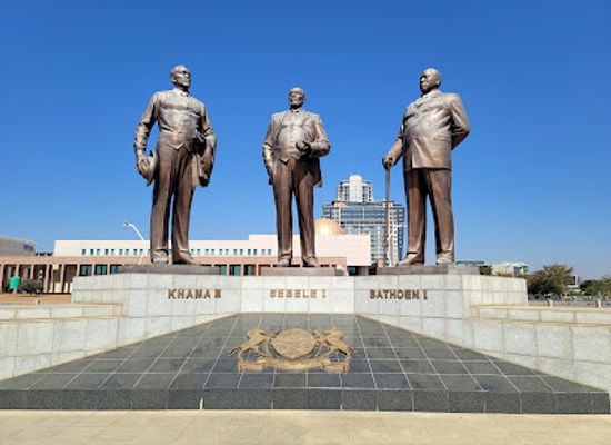 botswana/lobatse/landmark/the-three-dikgosi-monument