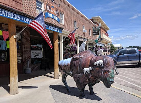 south-dakota/custer/landmark/the-custer-wolf-food-drink