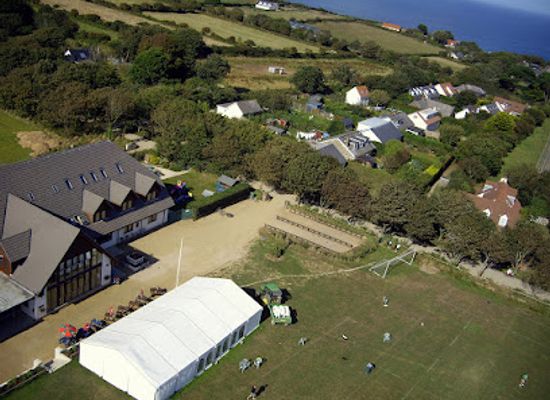 guernsey/sark/landmark/bon-marin-cafe-captain-s-bar