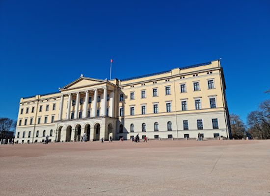 norway/oslo/sentrum/landmark/slottsplassen