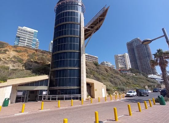israel/netanya/landmark/netanya-beach-elevator