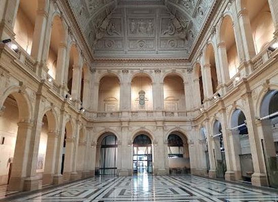 france/provence/landmark/palais-de-la-bourse