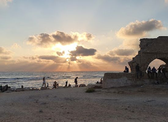 israel/caesarea/landmark/aqueduct-beach