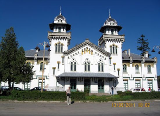romania/arges/landmark/curtea-de-arges-royal-railway-station