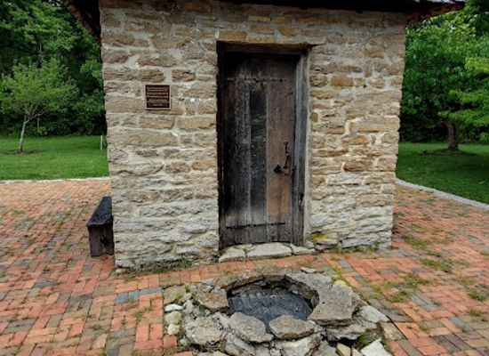 ohio/southwest-ohio/landmark/harmony-hill-dairy-house