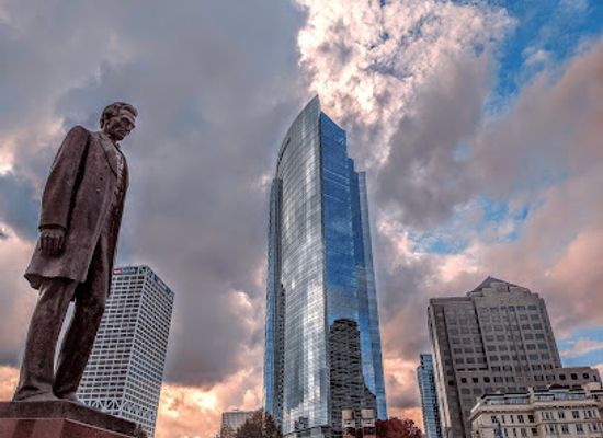 wisconsin/milwaukee/landmark/milwaukee-county-war-memorial-center