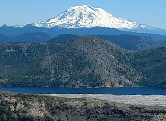 washington/mount-st-helens-national-volcanic-monument/landmark/mount-saint-helens-national-volcanic-monument