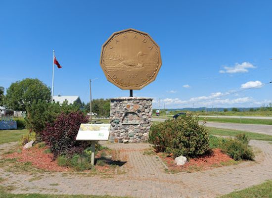 canada/northern-ontario/landmark/loon-dollar-monument