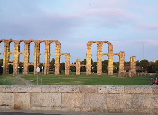 spain/extremadura/landmark/acueducto-de-los-milagros