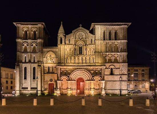 france/aquitaine/landmark/eglise-sainte-croix-de-bordeaux