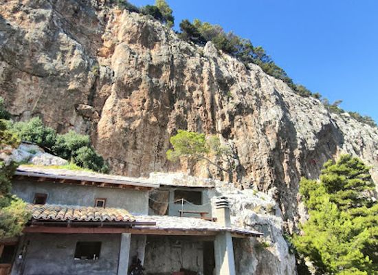 croatia/hvar/landmark/cliffbase