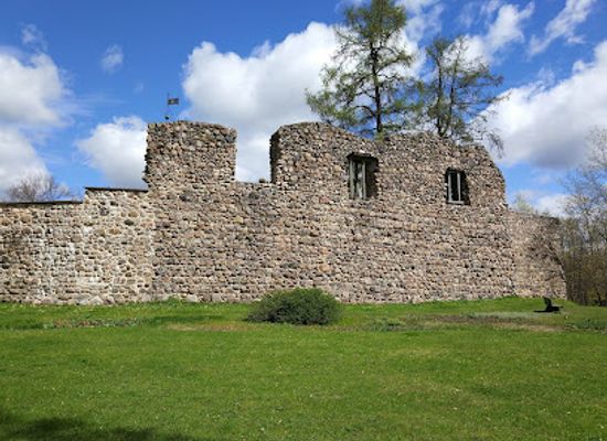latvia/vidzeme/landmark/ruins-of-the-livonian-order-castle