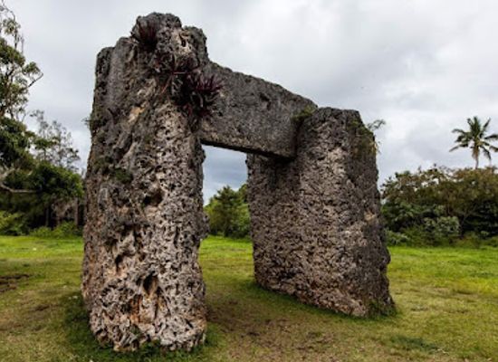 tonga/lofanga/landmark/ha-amonga-a-maui-trilithon