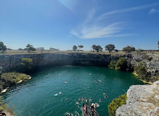 australia/limestone-coast/landmark/kilsby-sinkhole-accommodation