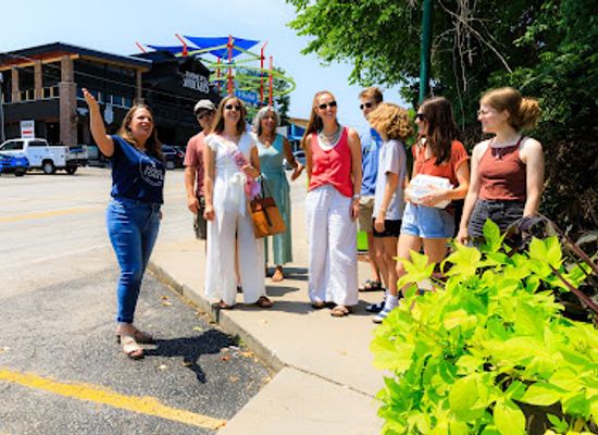 missouri/lake-of-the-ozarks/landmark/lake-ozark-food-tours