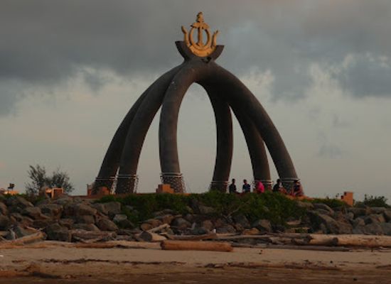 brunei/tutong-beach/landmark/billionth-barrel-monument