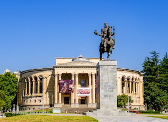 georgia/kutaisi/landmark/david-agmashenebeli-square