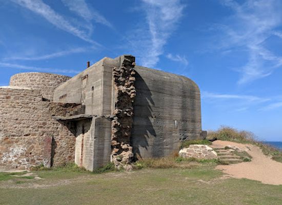 guernsey/st-pierre-du-bois/landmark/fort-hommet