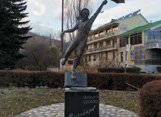 armenia/vanadzor/landmark/leonid-yengibarov-monument