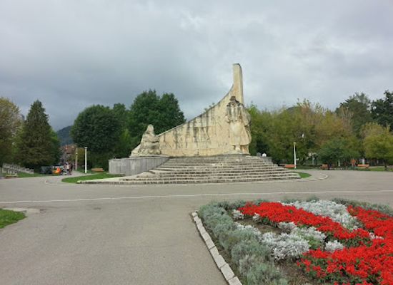 romania/maramures/landmark/romanian-soldier-monument