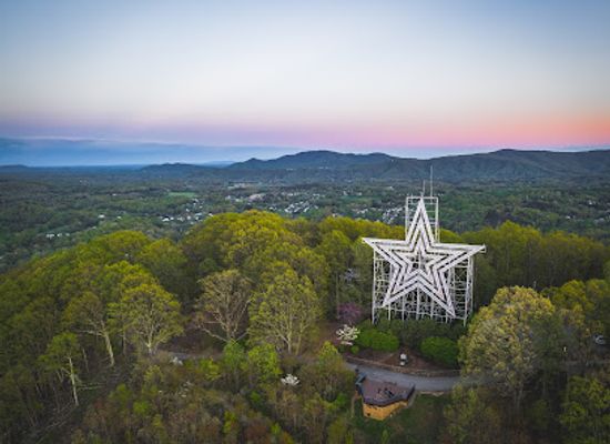 virginia/southwest-virginia/landmark/mill-mountain-star