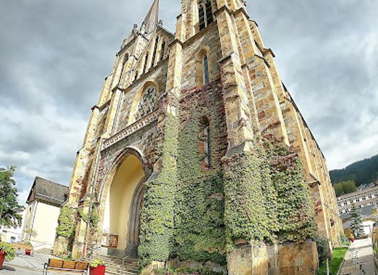 austria/pongau/landmark/pfarrkirche-zum-hl-johannes-dem-taufer-und-evangelisten