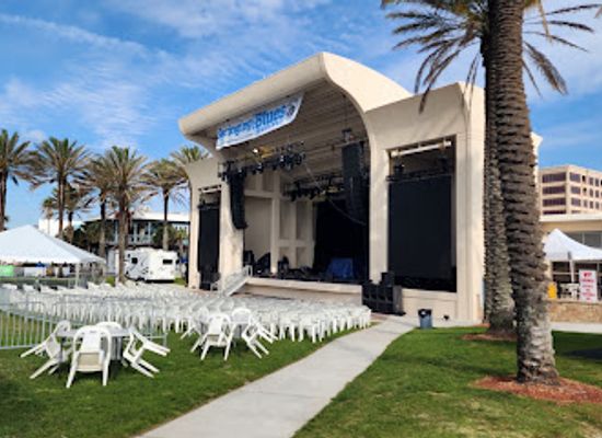 florida/jacksonville/jacksonville-beach/landmark/seawalk-pavilion