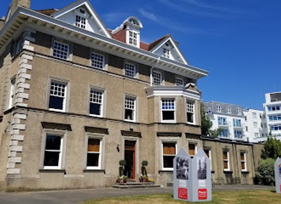 guernsey/st-sampson/landmark/priaulx-library