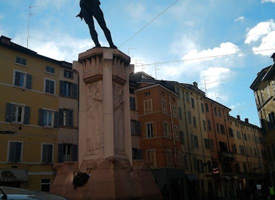 italy/parma/landmark/monumento-a-filippo-corridoni