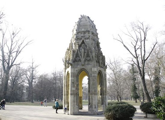 slovakia/bratislava/landmark/gothic-tower-from-the-franciscan-church