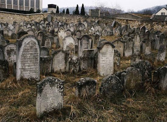 austria/eisenstadt/landmark/eisenstadt-jewish-cemetery