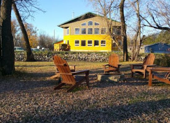 canada/parkland-region/landmark/riverside-lodge
